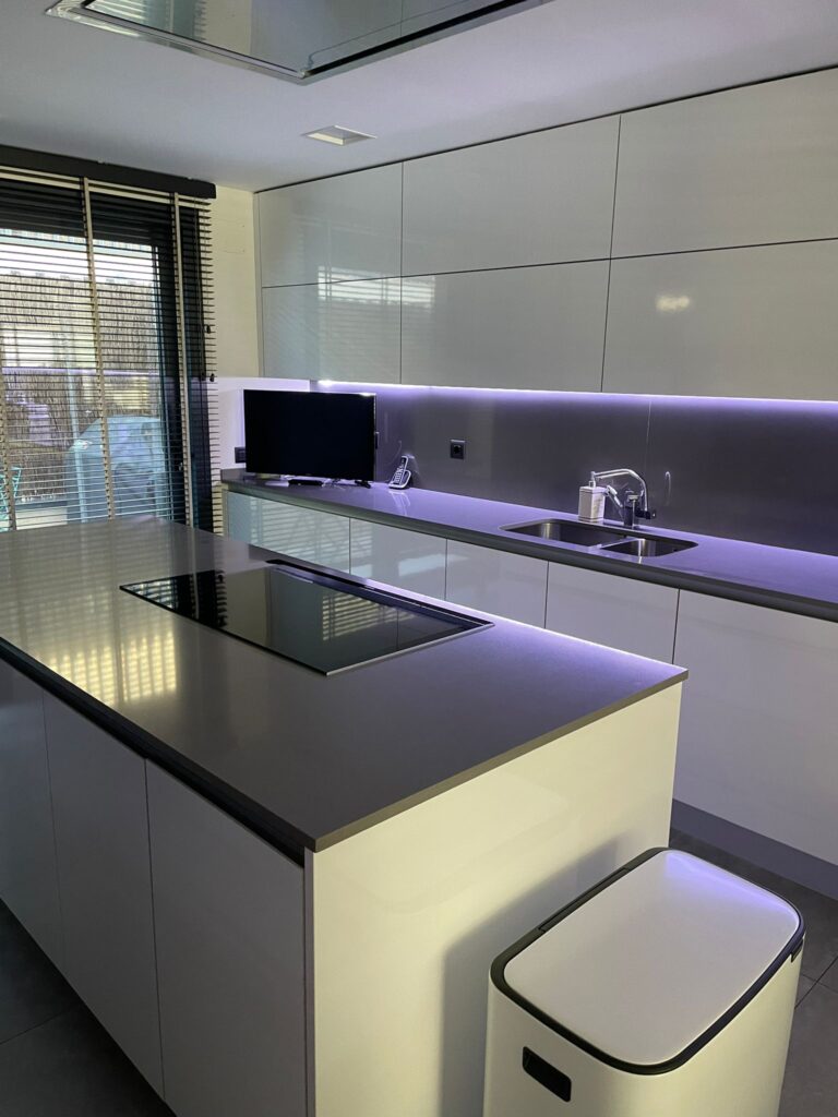 Exclusivo Chalet Adosado en La Moraleja — Vivienda de Lujo en Madrid
