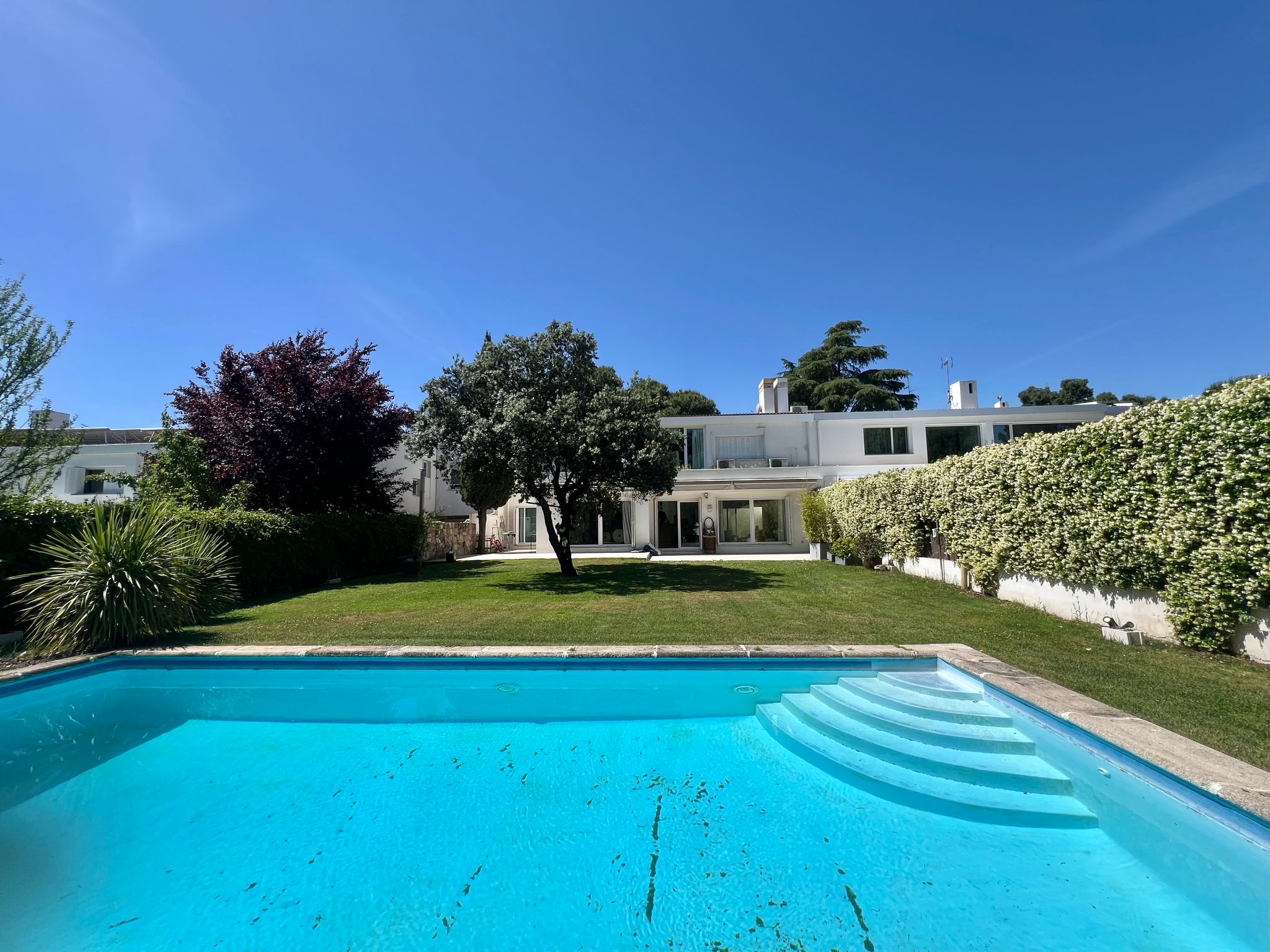 Chalet adosado en La Moraleja junto al campo de golf.