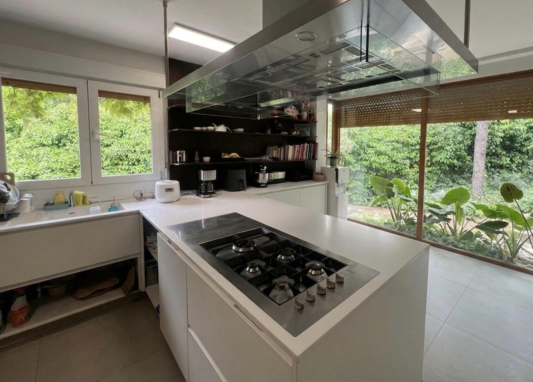Chalet independiente en La Moraleja con jardín privado.